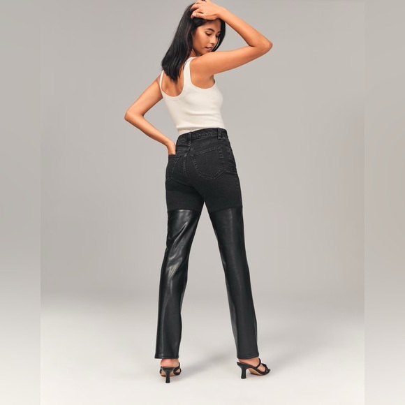 Abercrombie & Fitch Curve Love Mixed Fabric Ultra High Rise 90s Straight Jean - Picture 4 of 9